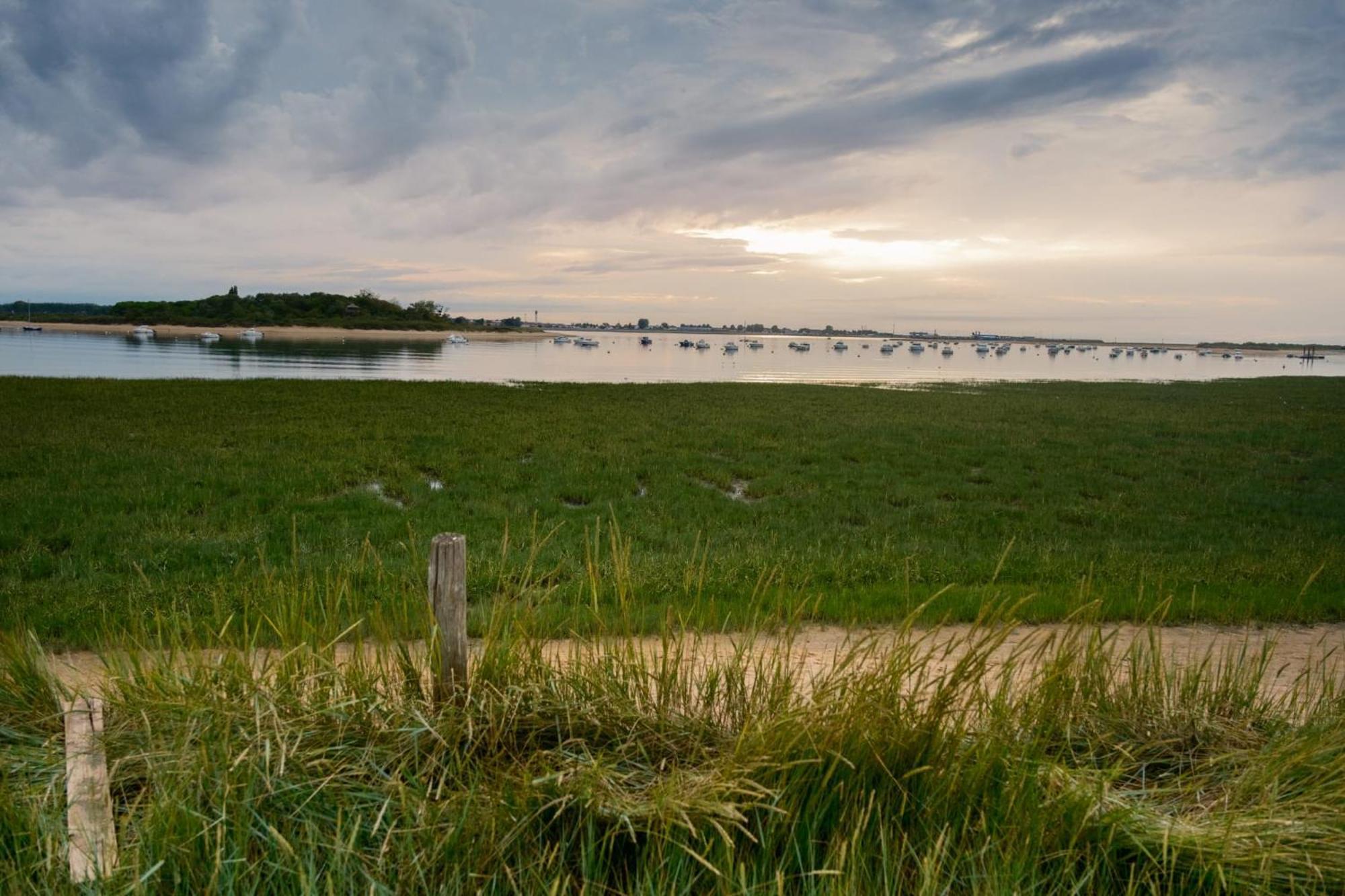 Maison Neuve Proche Plage Avec Parking Gratuit Et Prive A 5 Min Du Musee De La Batterie De Merville Gonneville-en-Auge Bagian luar foto